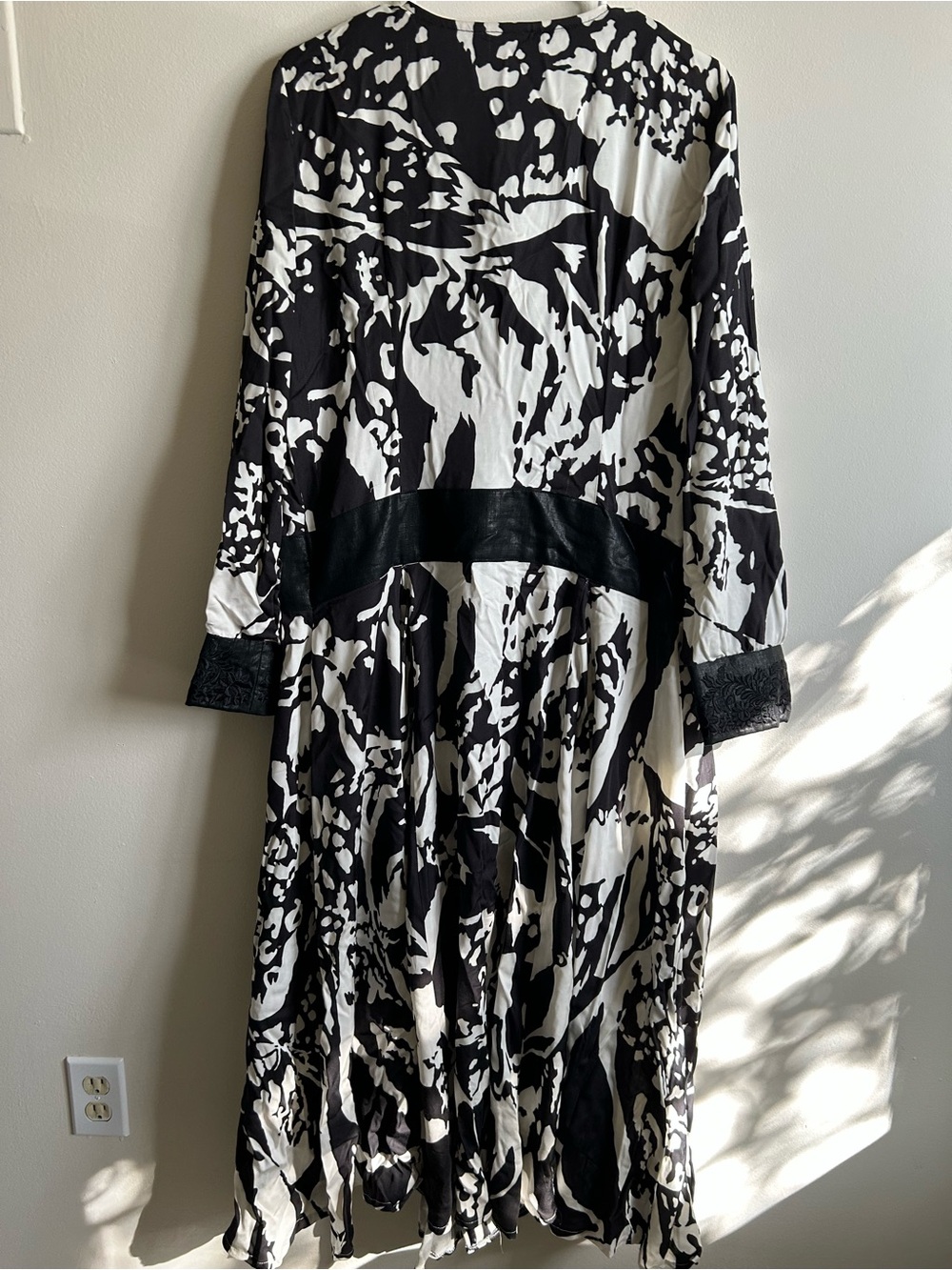 Authentic ÖRÖKSÉG Hungarian Hand Made Design Black White Lace maxi Dress - Picture 3 of 5